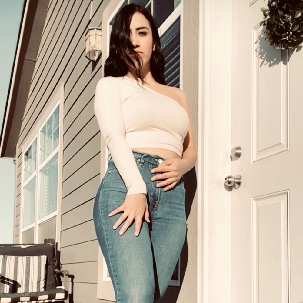 Meet your Posher, Zurith